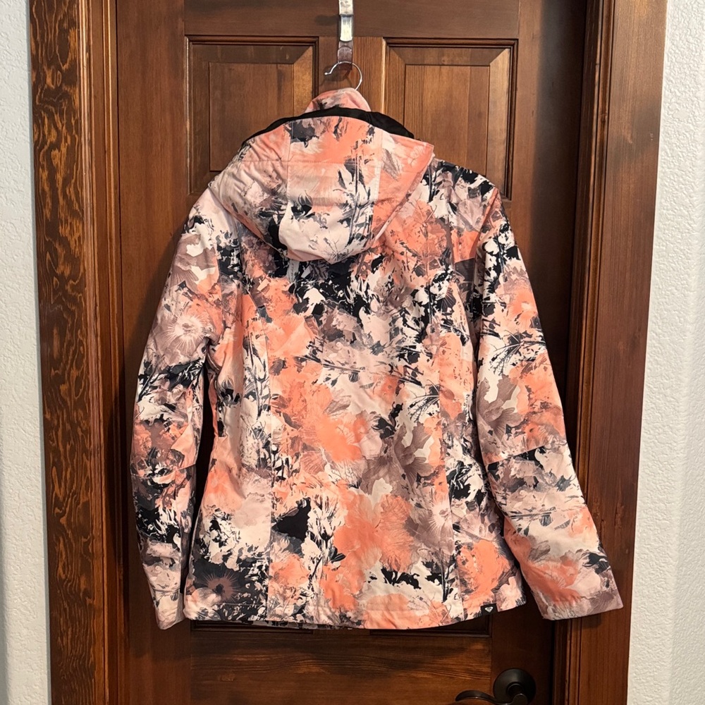 Roxy Women’s Puffer Jacket - Pink and Black Floral - Brand New - Picture 5 of 5
